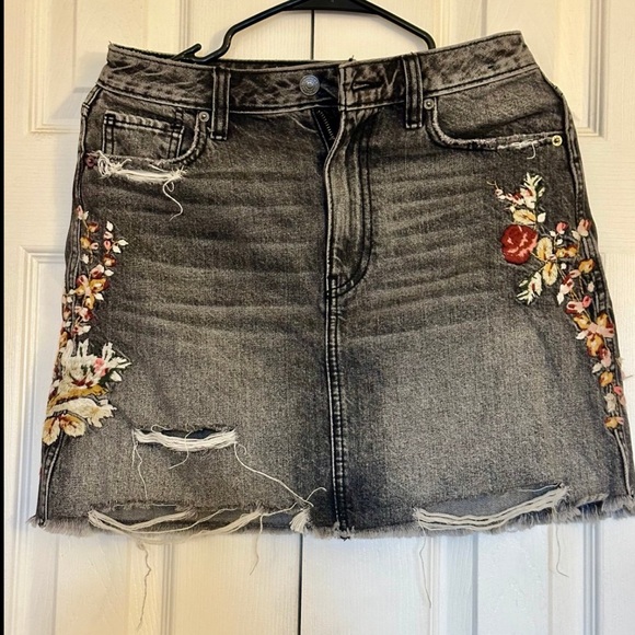 Abercrombie & Fitch Dresses & Skirts - Abercrombie & Fitch Black Distressed Embroidered Denim Skirt jean mini